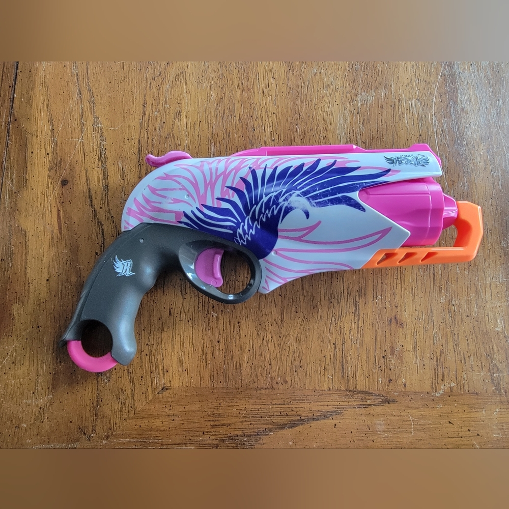Nerf Rebelle Sweet Revenge Revolver Dart Blaster